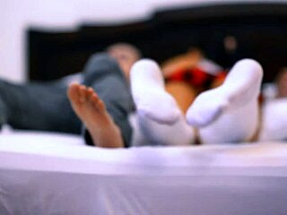 la colegiala transa com amigo do irmão no motel enquanto a família janta... que loucura!