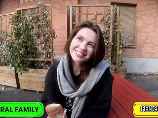 틴즈러브애널 핫 틴 18+ 질리안 잰슨이 크리스마스에 강도 맞고 박혀.