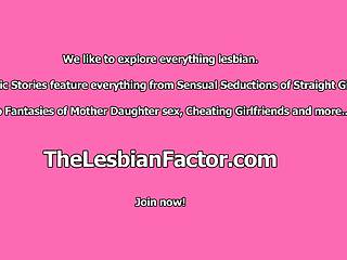 Lesbická kráska sedí na tvári svojej milf kamošky počas erotickej masáže. Blondína preberá kontrolu.