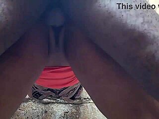 Csalinak csábított be egy készületlen épületbe baszni