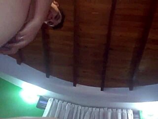 내 라티나 보지 미션리 스타일로 가까이 박히는 거 봤어?