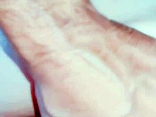 Тя отвори всичките си дупки за грубо POV действие с него