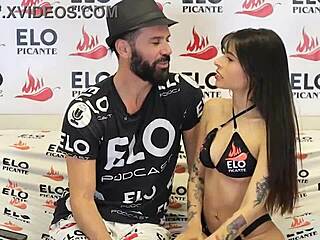 Teljesen el vagyok ragadtatva, ahogy Mells Blanco nekimegy a Bon Bon Bum kihívásnak