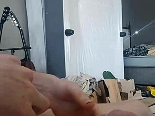 Hirviömäinen Cape Townin kukko antaa räjähdysmäisen siemensyöksyn villissä kohtauksessa