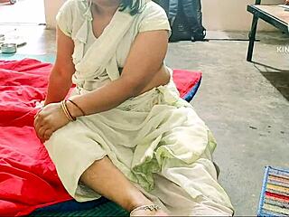 Cuñada india desi se cuela con dildo y chicos cachondos 18+