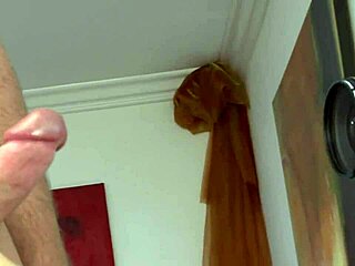 Hey, Posing Nude Just to Score a Sweet Discount!