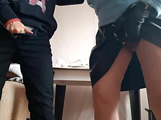 Αυνανίζομαι με την Καυτή Milf μου σε Κρυφές Στιγμές