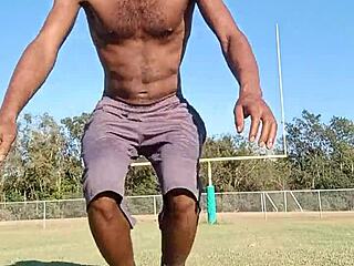 Hé, is deze brunette fitness babe niet het geilste ooit?