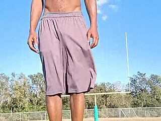 Hej, ta brunetka fitness to najseksowniejsza laska ever?