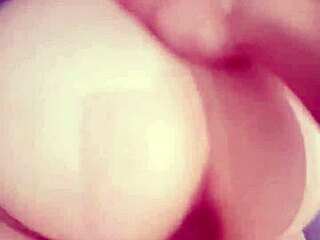 이 탱탱한 아시아인 엉덩이 미친듯이 박는 1:1 섹스에 푹 빠졌어