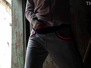 이웃 자위 잡아서 스트랩온 차고 컨트롤