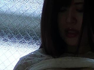 Fカップの巨乳ナースがソロでオナニー、止められない