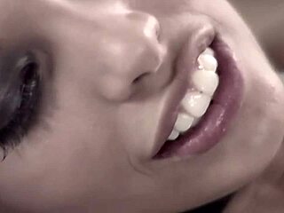 hey, sultry babe climaxes dreaming of lesbian action in heels