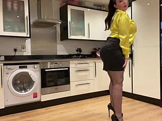 Wow, Sophie James Rides Unseen Anal to Intense Squirting Orgasms! 🔥