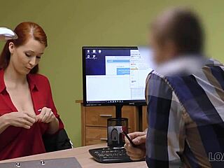 Hej, poglej Isabello, ki daje svojo obrito pičko za ogromno posojilo na Loan4k!