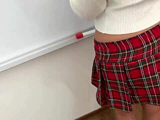 Ugh, neviem ako to povedať... šúchaj tvrdý, aby si bol najlepší študent!