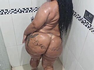 banho com safadeza - novinho me comeu gostoso no banheiro.