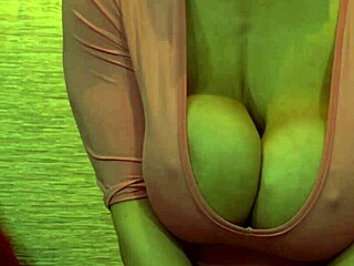 Chat s falešnými kozy s svalnatou zrzavou Kylee Nash o kulturistice