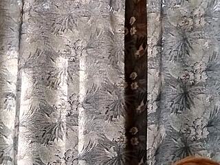 핫한 이웃이 발코니에서 야하게 노는 장면