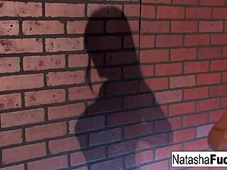 Natasha Nice & Dani Daniels 장난기 어린 레즈비언 플레이: 야생 면