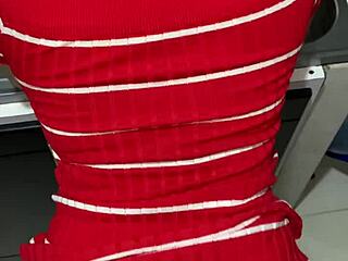 Моя мачеха на кухне соблазняет меня на быстрый трах