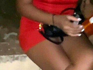 Estava na Rua Encontrei Uma Mulher Brigando com Namorado e Ela Tirou Calcinha Mostrando Bocetinha Fiquei Louco Arrumando