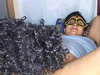 Desi srčkana Alisha Bhabhi dobi dobro polizano svojo ukrivljeno pičko