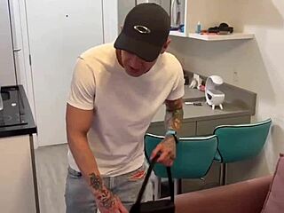 마른 여자가 큰 자지 스터드에게 보지 줌