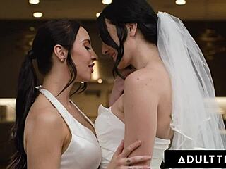 Primer polvo sensual de recién casadas lesbianas Charlotte Sins y Melissa Stratton