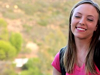 Mi Pequeña Hermanastra Despierta Con Mi Polla En Su Boca Y Creampie En Su Coño