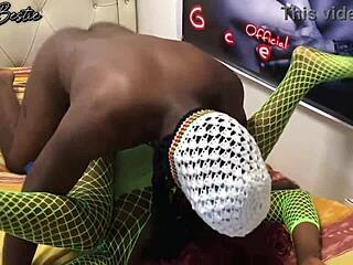 Brzi susret crnog para u komšiluku