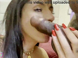 gata musculosa rides my cock hard