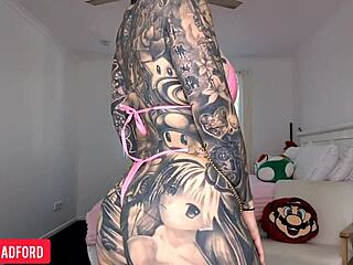 تويركينغ في بيكيني صغير مثير جعلني مدمن. حملة ملابس أرنب عيد الفصح كانت جامحة!