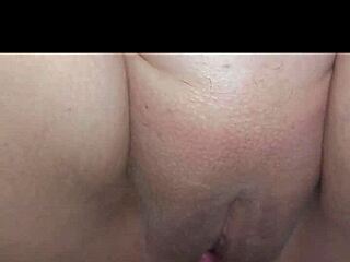 ラテン娼婦に汚いアナル中出し