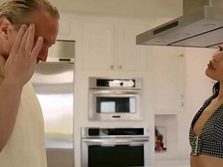 我慢できない…エロいラティーナのヴァネッサ・スカイが年上男にバックで突かれる！