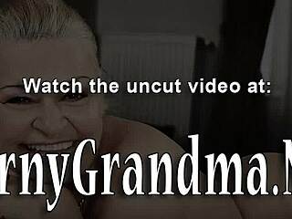 Bedstemor med briller bliver kneppet hårdt og fyldt op