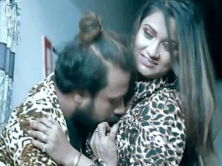 Nossa, essa esposa indiana sexy quer satisfação do amigo do marido! 🔥