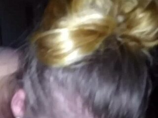 Si že videl ultimativno ženo obvladovati ogromen kurac doma?