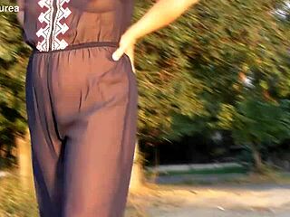 Wah, mature berbulu kilatkan badan di luar pakai lutsinar! 😳