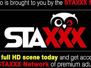 Prelepa japonska beba dobi skupinsko jebanje v učilnici