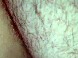 Жена ловит кремпай от рождественского незнакомца