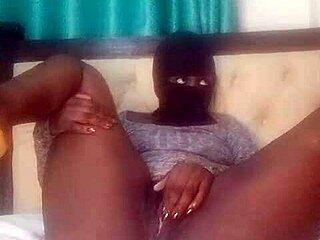 Angela Oxo Shows Off Bouncy Booty in Steamy Homemade Toy Play