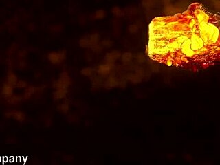 마른 브루넷 여자가 세게 애널 박혀!