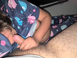 Eh, kenapa kakak tiri hamil ngasih aku selesai di tubuh montoknya? Dia udah hamil!