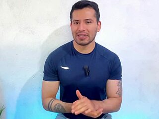 Hetero kuubalainen mies 25cm varustuksella antaa jalkahierojan tehdä suuseksiä kunnes tulee suuhun