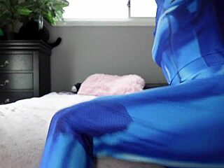 Samus kostümü, küçük 18+ sürtük küçük 18+ memelerle kirli konuşma ve osuruk rolü yapıyor