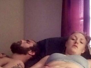 Snow Bunny menghentak faraj dengan mainan liar!