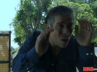 Hej, chceš vidět Leah Gotti a Evu Long swapovat v Bang Teen 18+?