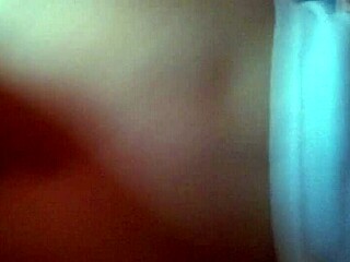 18+ 여자가 여친 집에서 밤새 놀고 아침에 박히는 야생 섹스