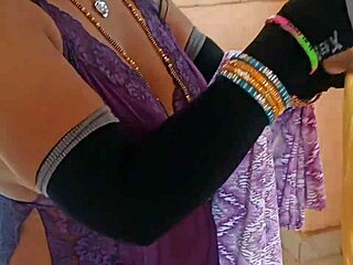 डिलिव्हरी बाॅय और हाॅट सेक्सी भाभी कि देसी चुदाई